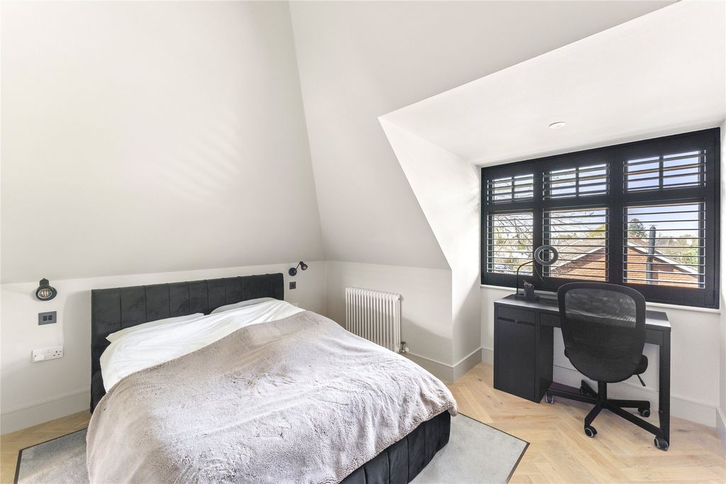 Property photo 2 of 12 Bedroom