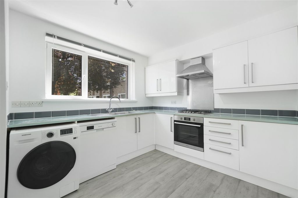 Property photo 2 of 16 Fairheathe