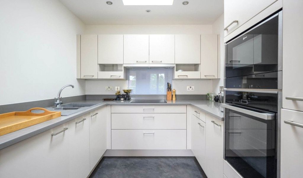 Property photo 3 of 10 Picture 3