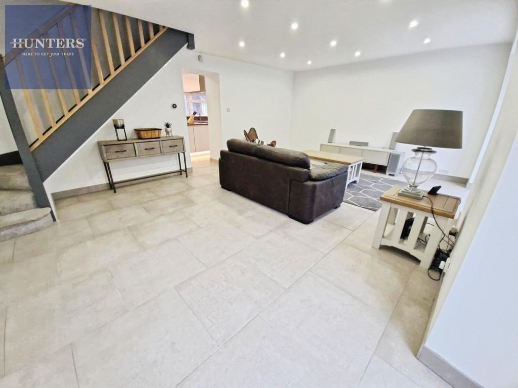 Property photo 3 of 17 7Ed182E6-1000087913.Jpg