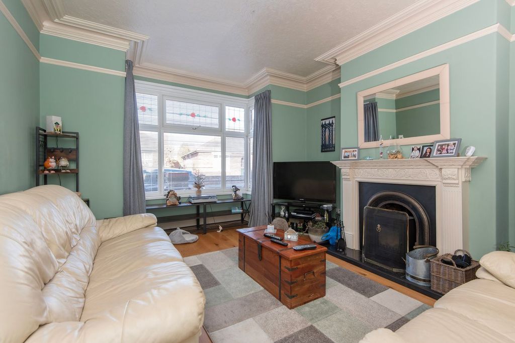 Property photo 3 of 17