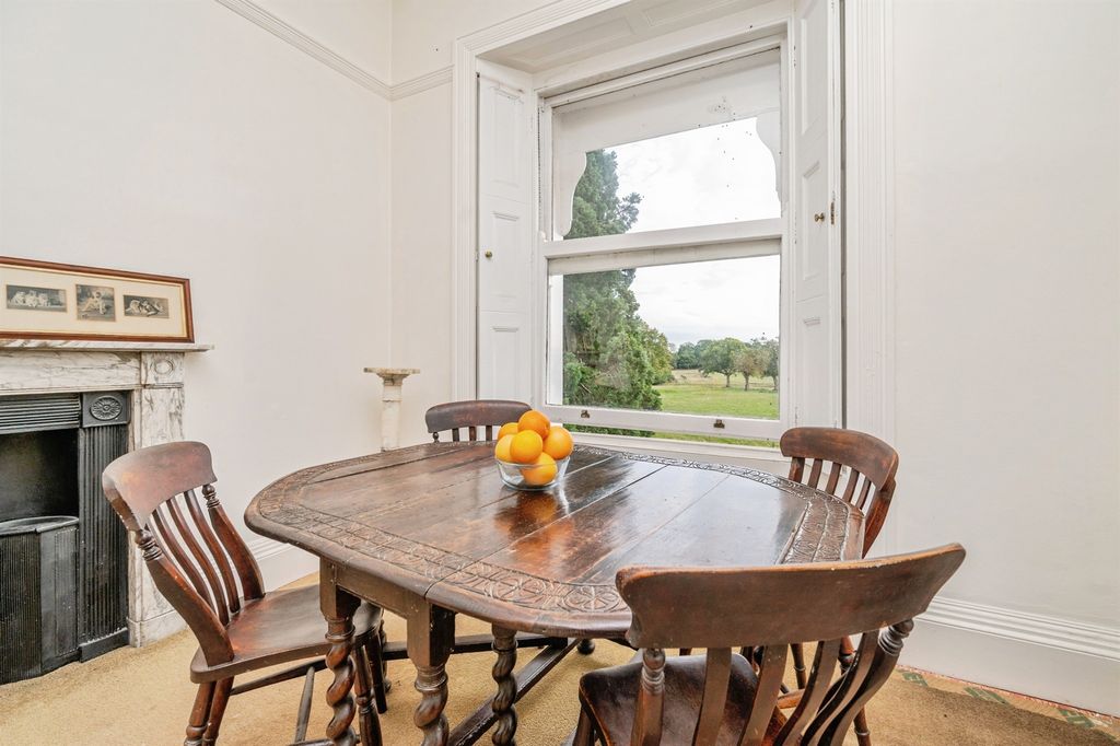 Property photo 3 of 32