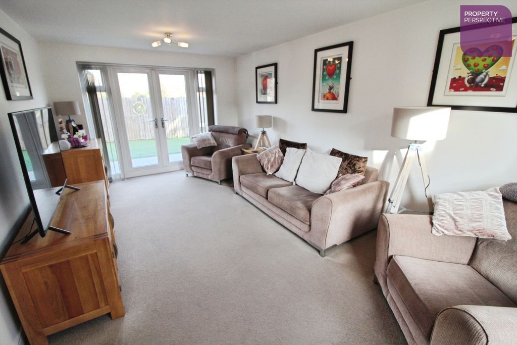 Property photo 2 of 17 Lounge