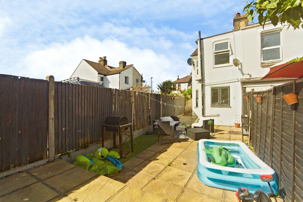 Property photo 2 of 20 Pbox-Img.Jpg