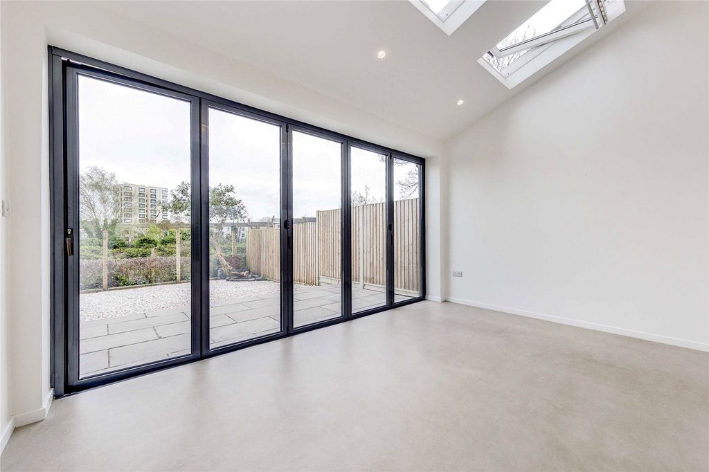 Property photo 2 of 20 Reception Room