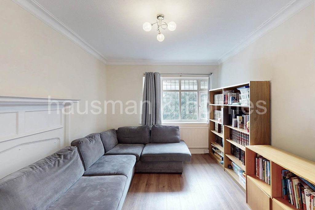 Property photo 2 of 8 W02.Jpg