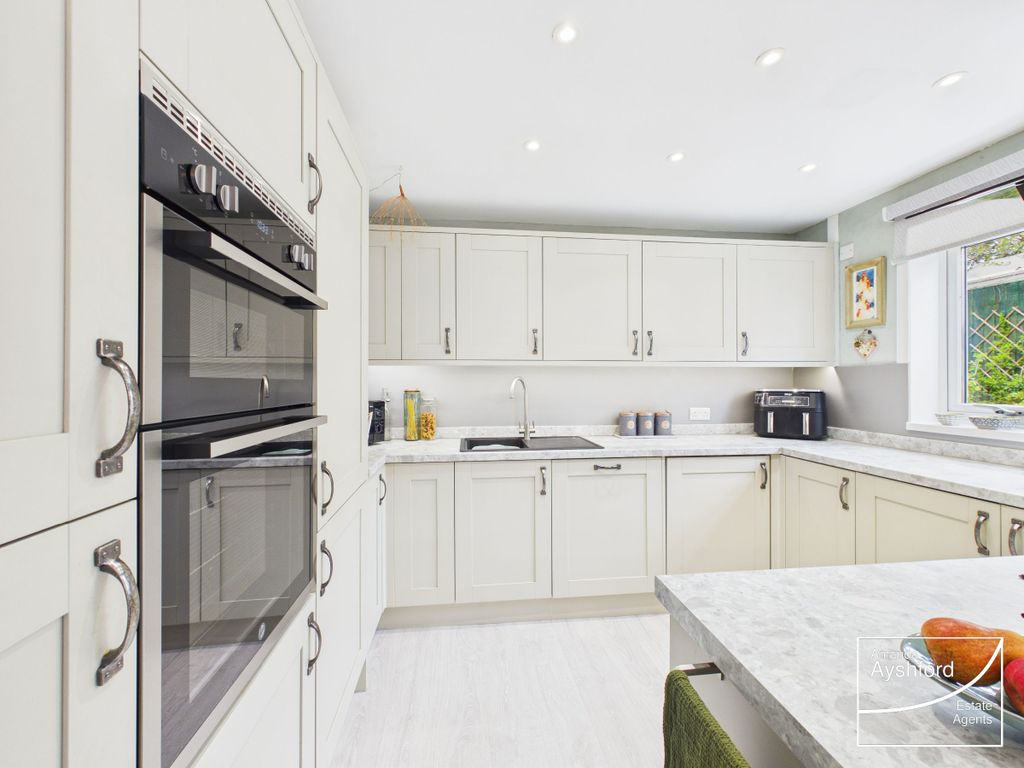 Property photo 3 of 32