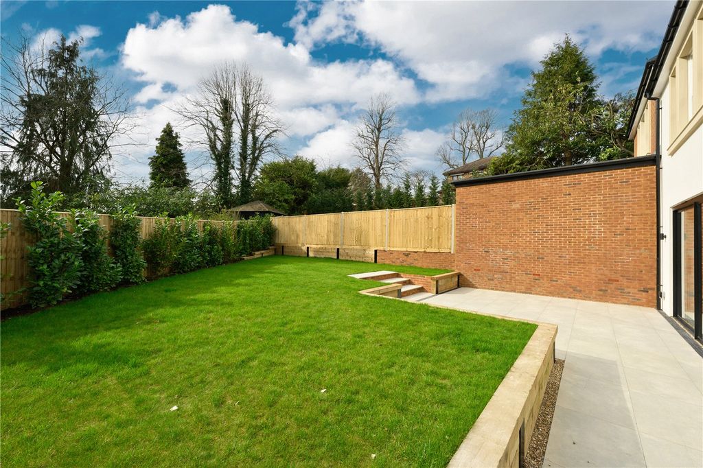 Property photo 3 of 15 Garden