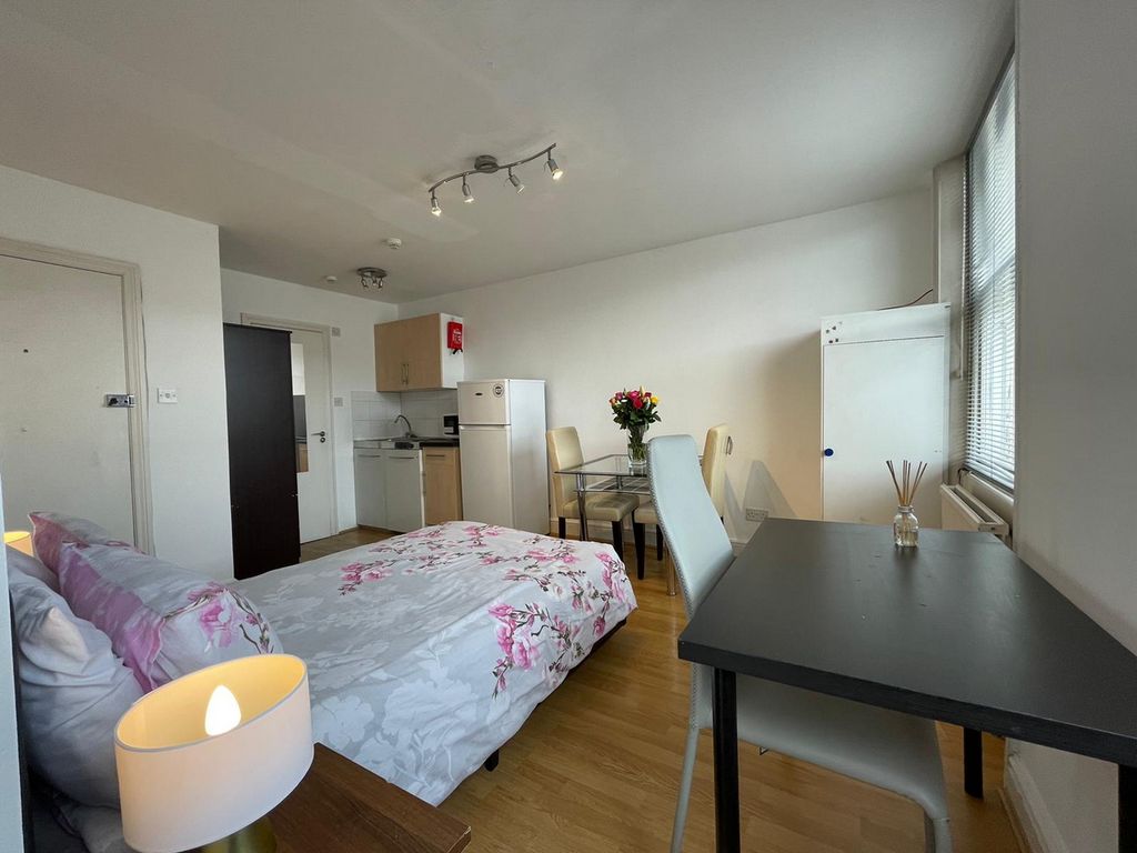 Property photo 3 of 6