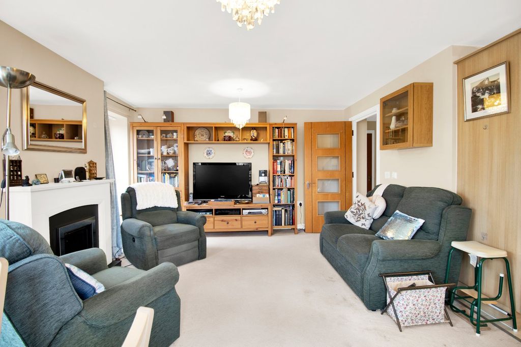 Property photo 2 of 22 Living Room