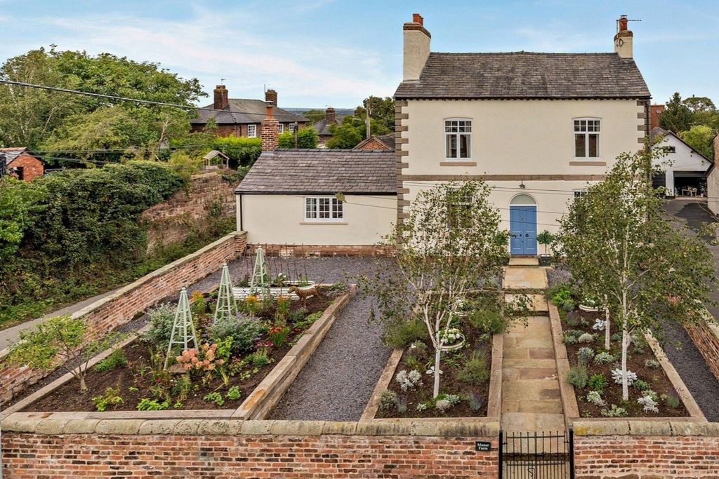 Property photo 1 of 26 Manor Farm
