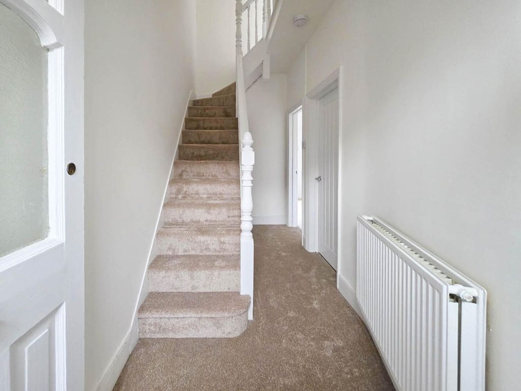 Property photo 2 of 17 Hallway