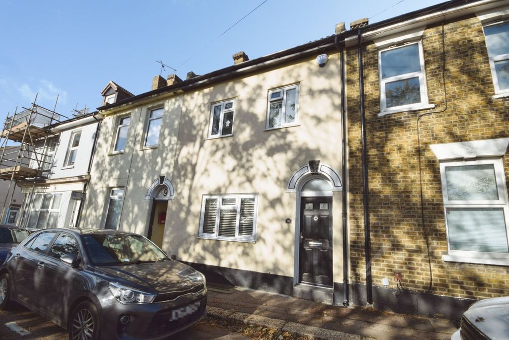 Property photo 1 of 15 Glanville Front