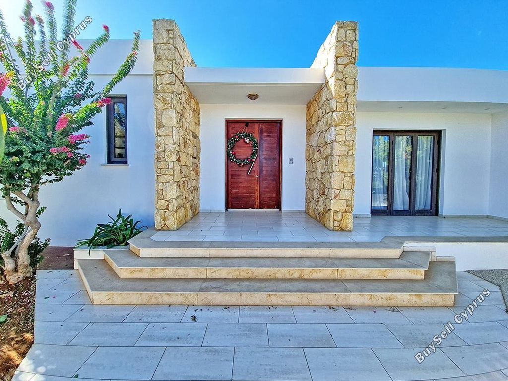 Property photo 2 of 36