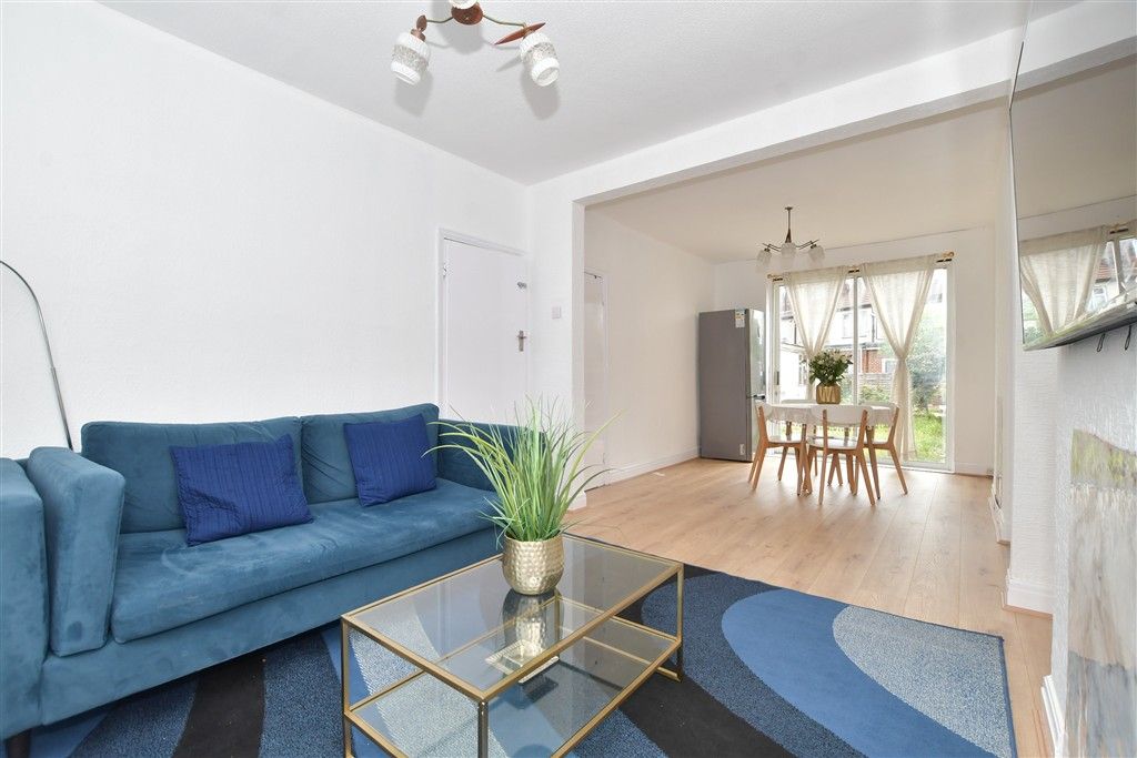 Property photo 3 of 12 Lounge