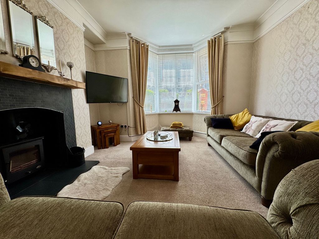 Property photo 3 of 53