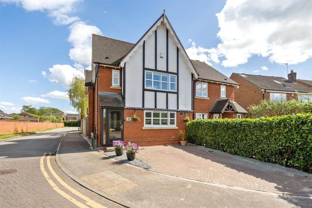 Property photo 2 of 12 2 Shelfield Close_20.Jpg