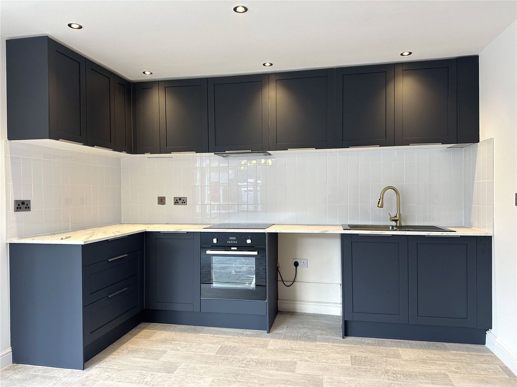 Property photo 3 of 14 Kitchen