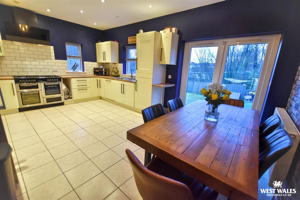 Property photo 2 of 22 24 (32).Jpg