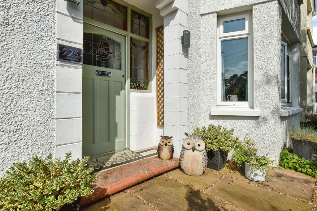 Property photo 2 of 17 Photo