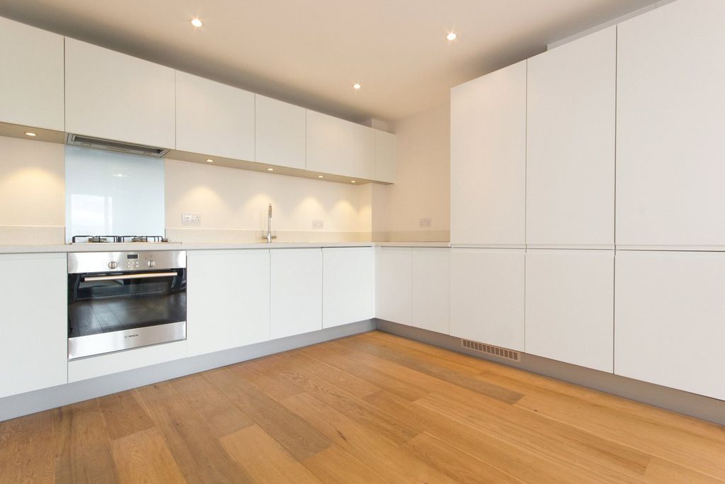 Property photo 2 of 7 Kitchen