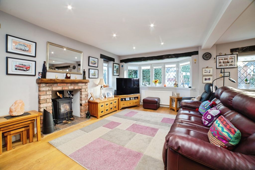 Property photo 3 of 39 Lounge Area