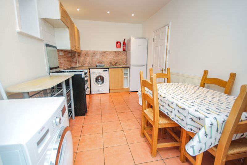 Property photo 3 of 11 Photo 8
