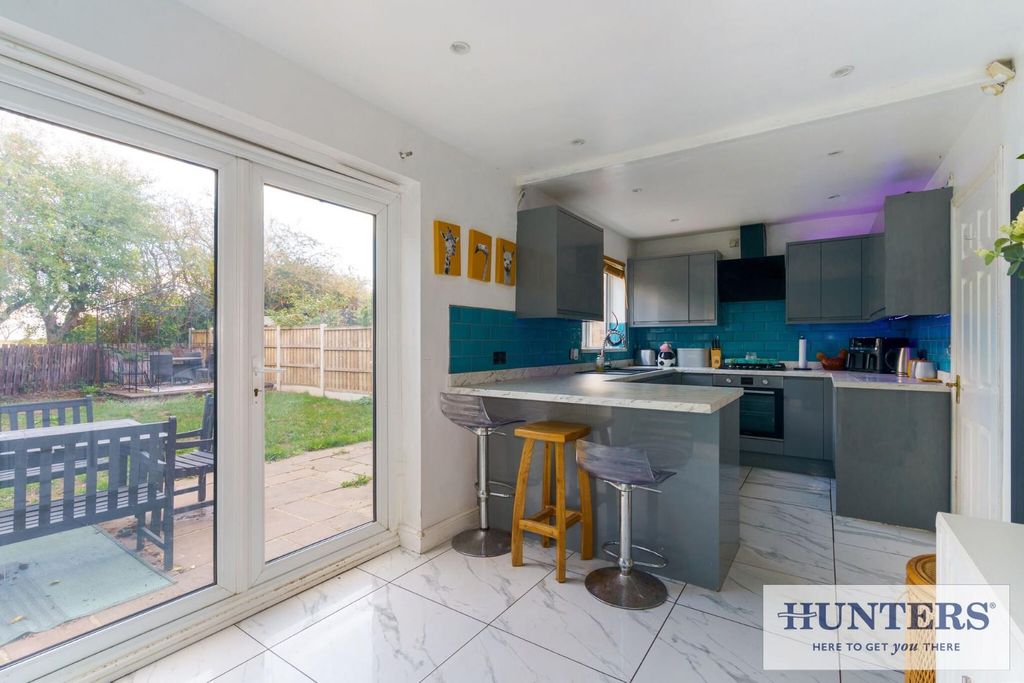 Property photo 2 of 20 97884_29 Sycamore Avenue Eggborough  (5) - Copy_Lo