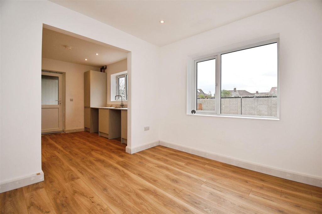 Property photo 3 of 15 Open Plan Kitchen / Dining Room