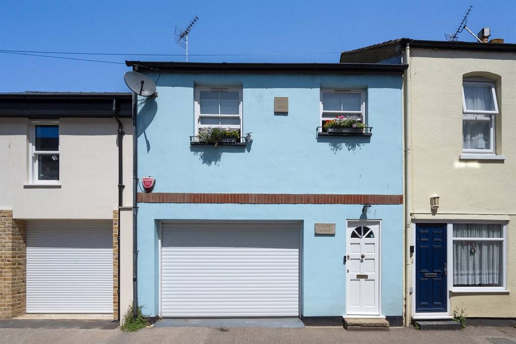 Property photo 2 of 45