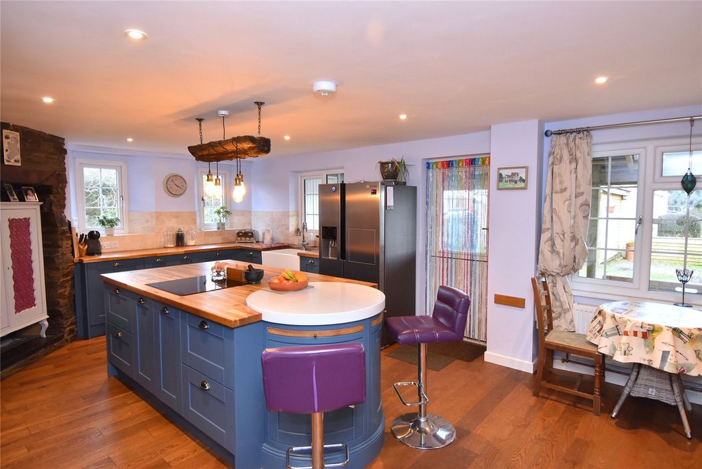 Property photo 2 of 32 Picture No. 15