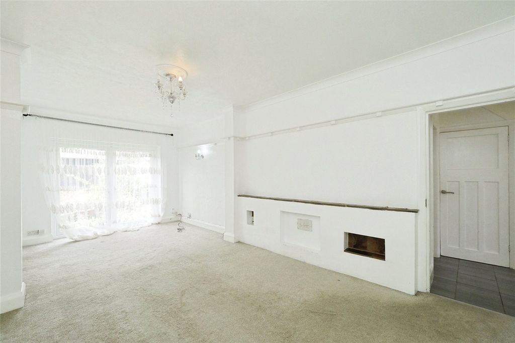 Property photo 2 of 17 Lounge