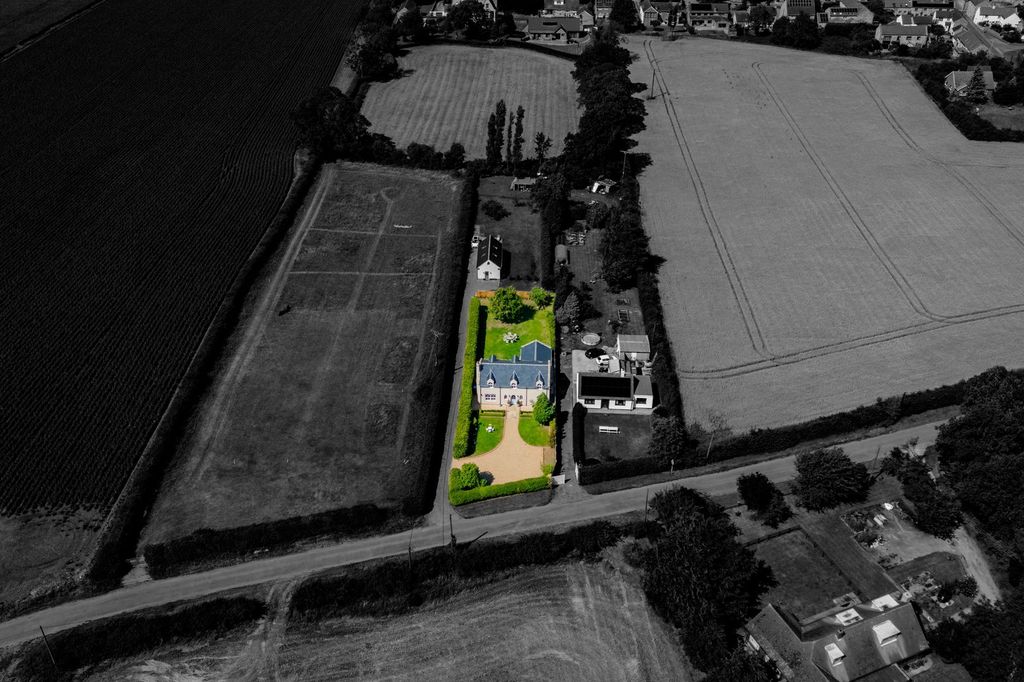 Property photo 3 of 41