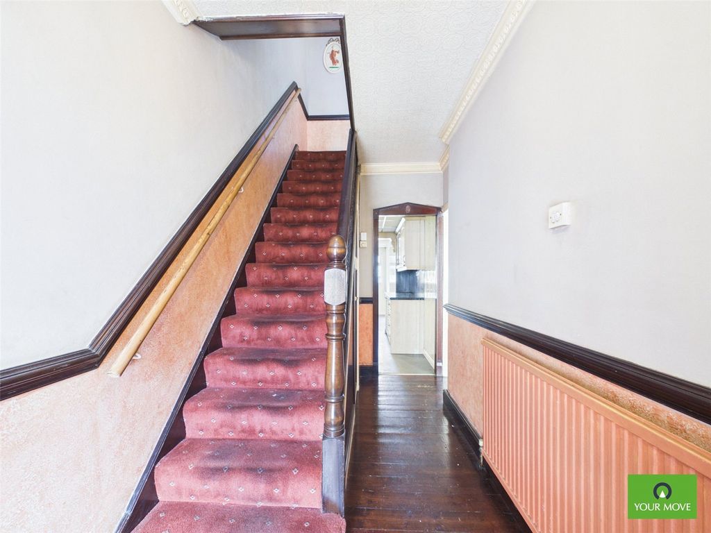 Property photo 2 of 16 Hallway
