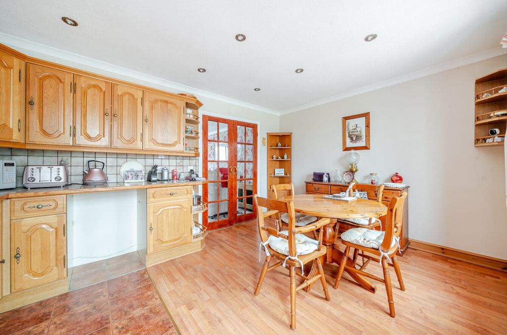 Property photo 3 of 10 Dining Area
