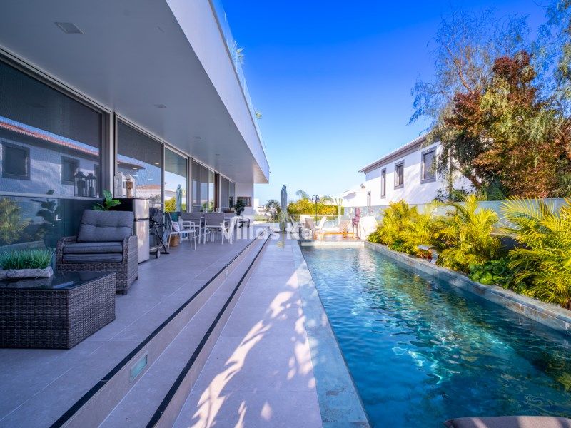 Property photo 1 of 52