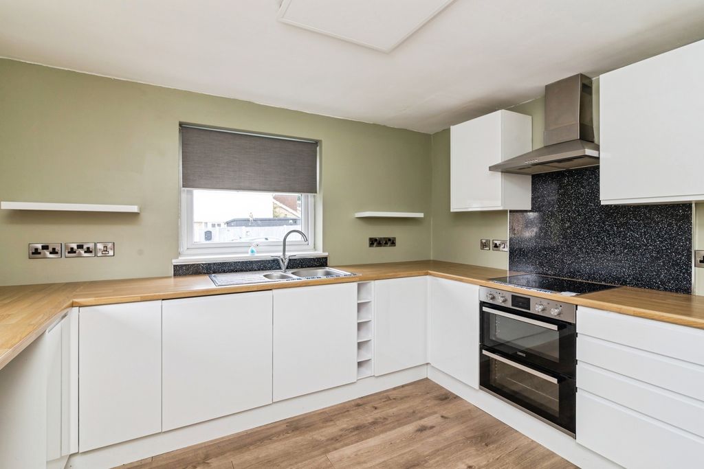 Property photo 2 of 18 Kitchen