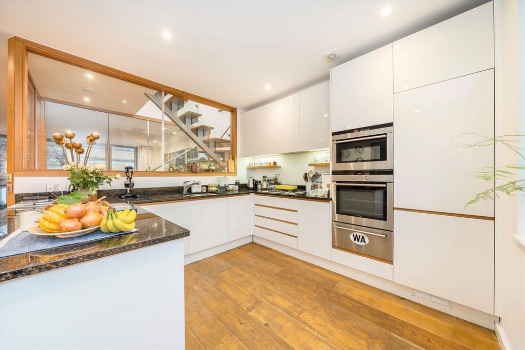 Property photo 3 of 8