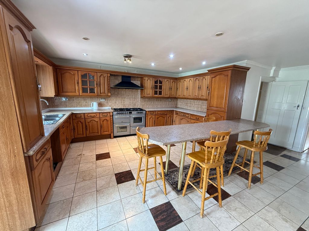Property photo 3 of 24