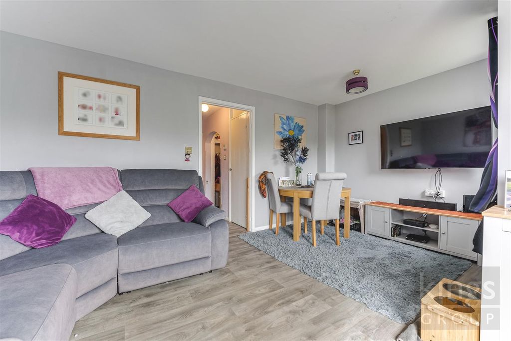 Property photo 3 of 15 Lounge