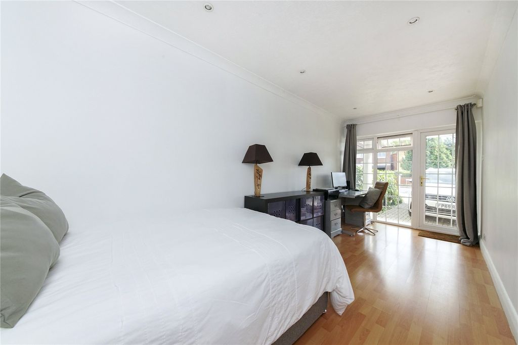 Property photo 3 of 18 Picture No. 05