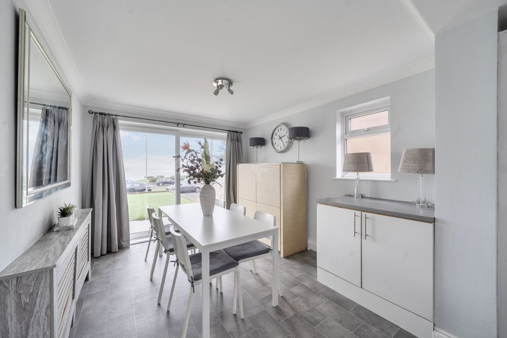 Additional image 6 of 2 bed flat for saleRoyal Esplanade, Ramsgate CT11