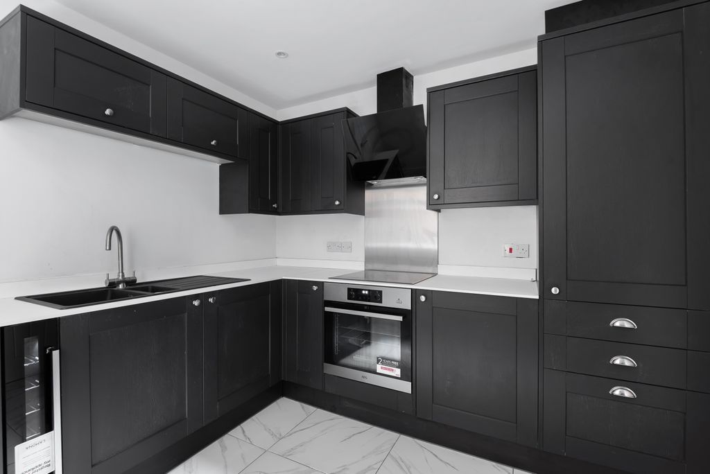 Property photo 3 of 12 Kitchen