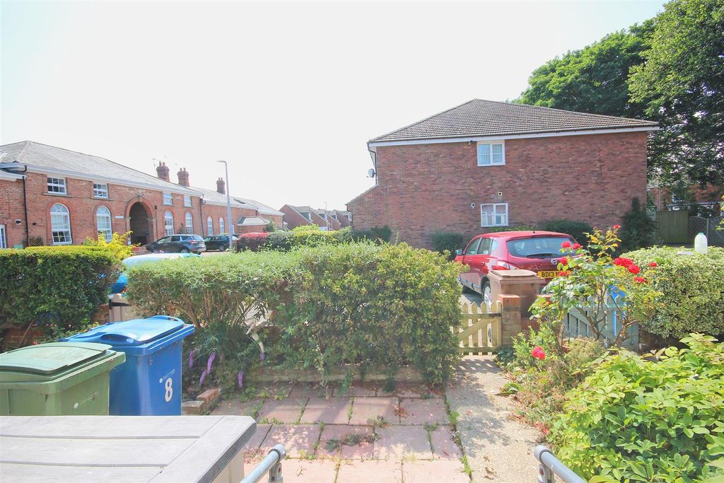 Property photo 3 of 12 Outside
