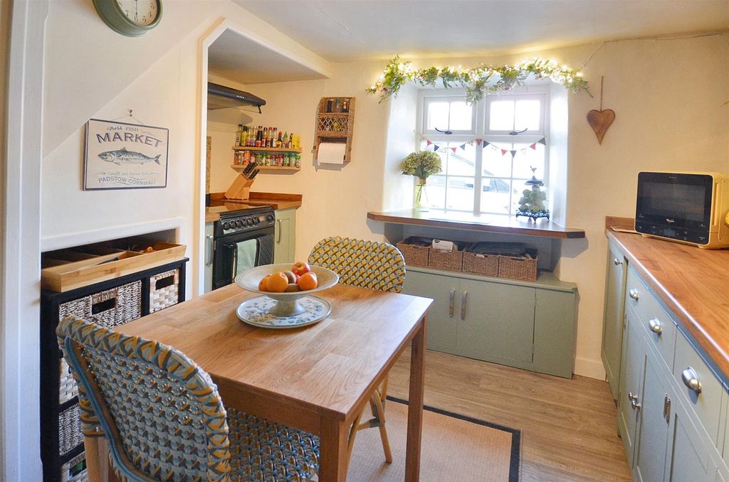 Property photo 3 of 11 Kitchen/Dining Room