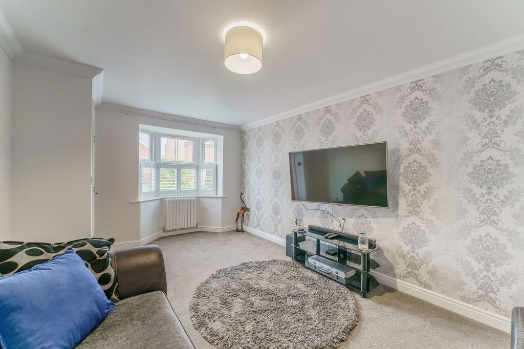 Property photo 3 of 34