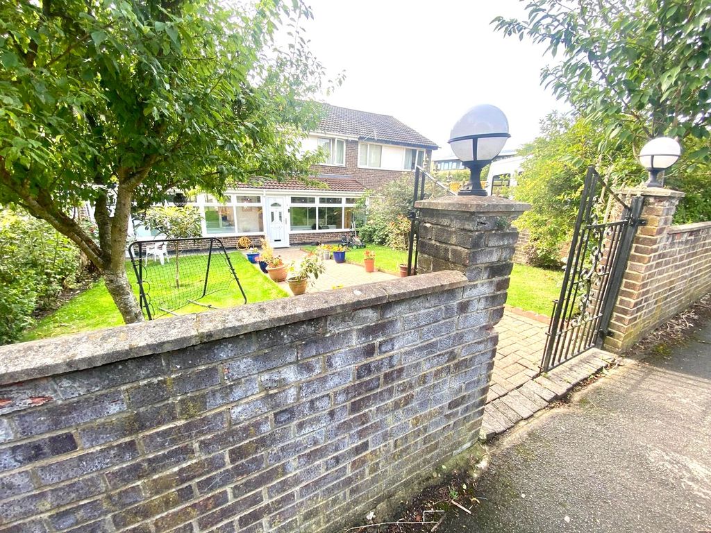 Property photo 2 of 20