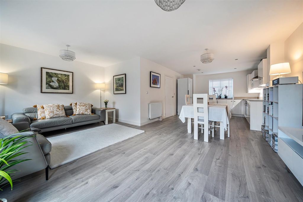 Property photo 3 of 19 1383732-6-6927121930d3E.Jpg