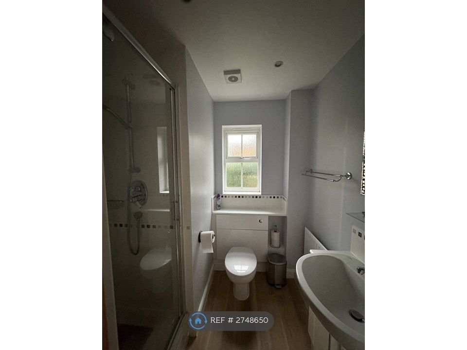 Property photo 2 of 10 En-Suite