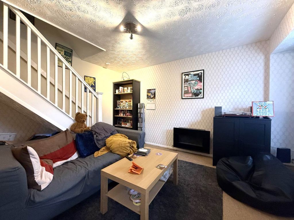 Property photo 2 of 7 Living Room